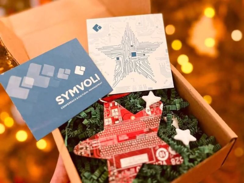 Christmas ornaments as co-orperate gifts