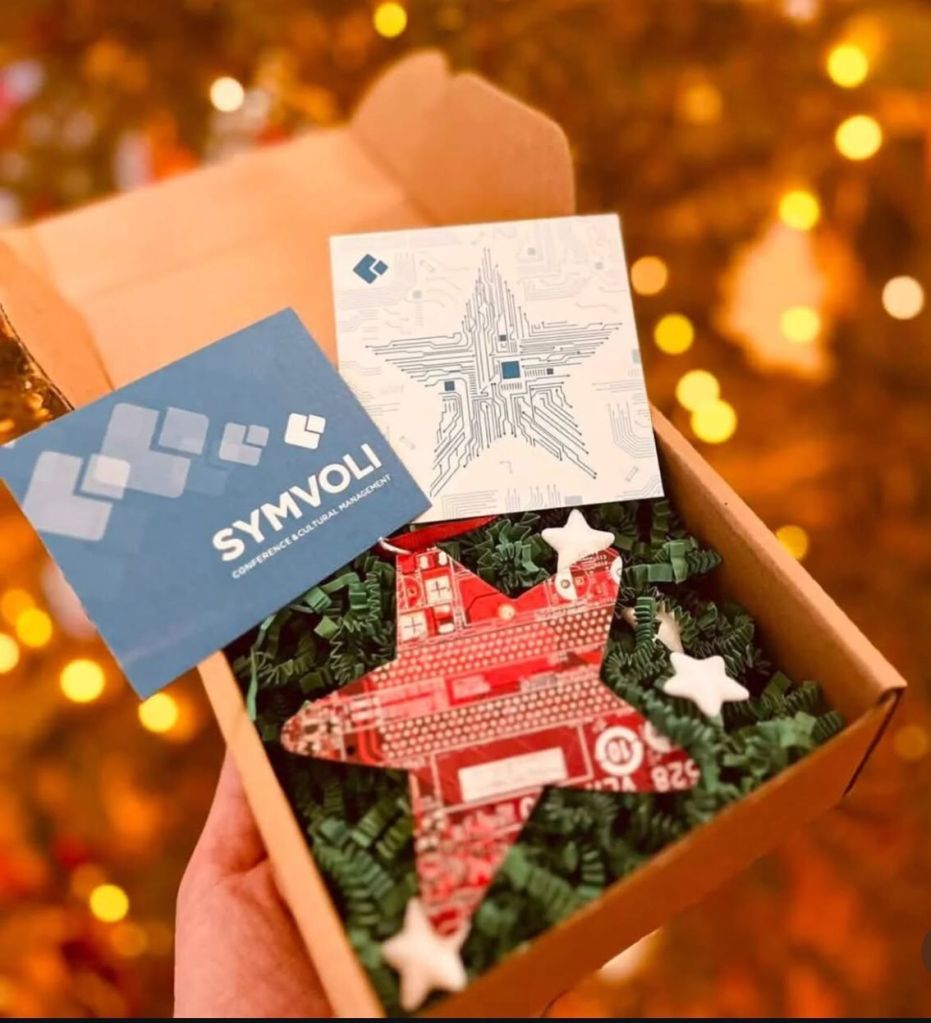 Christmas ornaments as co-orperate gifts